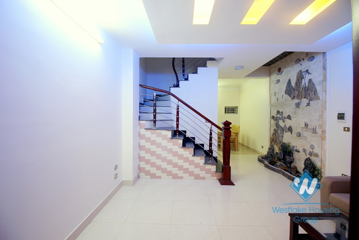 Cheap house with 4 bedrooms for rent in Au Co street, Tay Ho district.